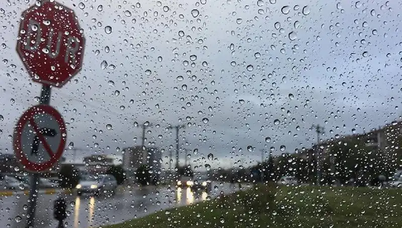 Meteoroloji'den Kritik Uyarı: 20 İlde Sıcaklık Düşüşü ve Sağanak Yağış Bekleniyor