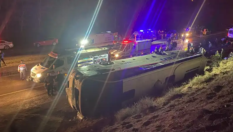 İşçi Servisi Şarampole Devrildi: 23 Kişi Yaralandı, Olayın Detayları Ortaya Çıktı