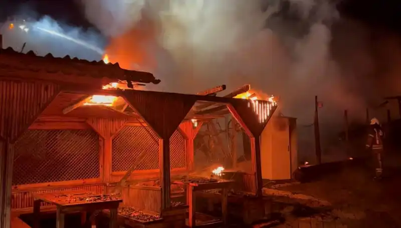 Şile'de Altı Gözleme Restoranı Yangında Küllerle İç İçe Kaldı