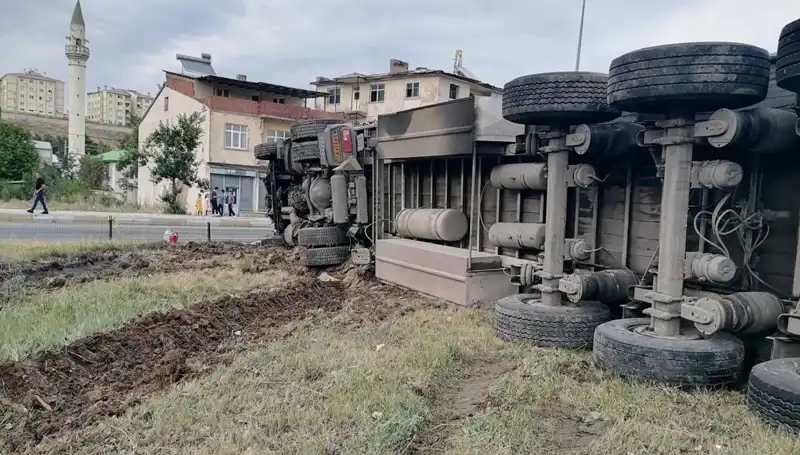 Freni Boşalan TIR, Erzurum'da Can Pazarına Sebep Oldu