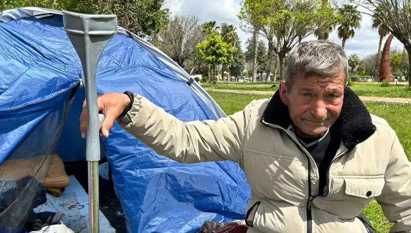 İş kazası sonrası hayatı değişen adam: Parkta çadırda yaşam mücadelesi