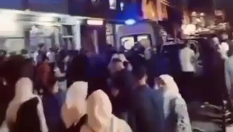 14 Yaşındaki Kader Balkondan Düştü: Hayat Mücadelesi Devam Ediyor