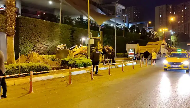 AVM Girişinde Doğalgaz Alarmı: Paniğe Yol Açan Olay Neydi?