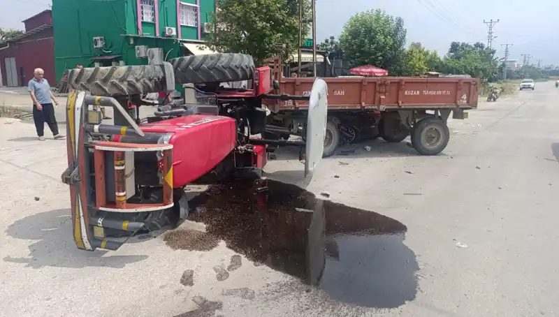 Traktör ile Otomobil Çarpıştı: İki Kişi Yaralandı