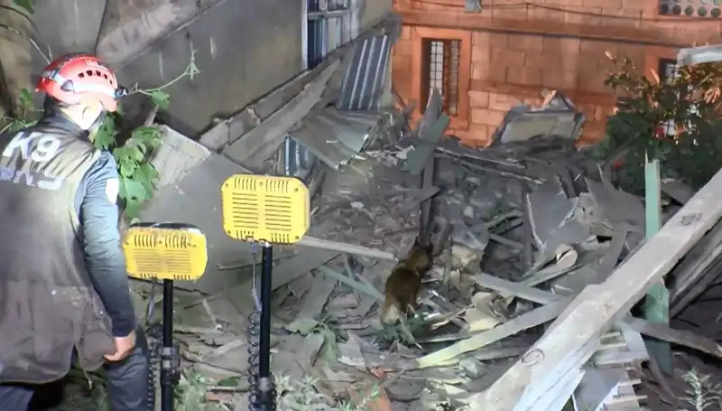 İstanbul'da Deprem Sonrası Yıkılan Bina ile İlgili Tüyler Ürperten Detaylar