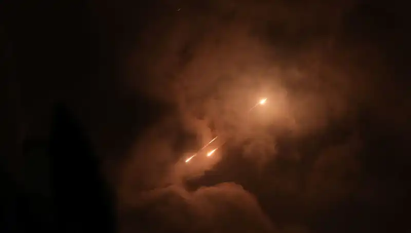 İran Neden Gece Saldırıyor? Füzelerin Ateşlenme Zamanı Anlamlı Mı?