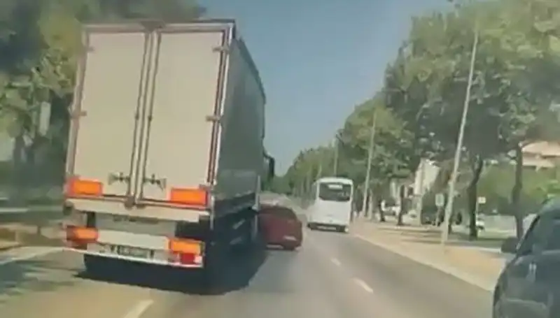 Bursa'da Grab Gereği Kör Nokta Kaza Anında Kaydedildi