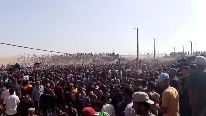 İsrail, Gazze'deki Yardım Dağıtım Noktasına Saldırdı: 26 Ölü, Dünya Suskun