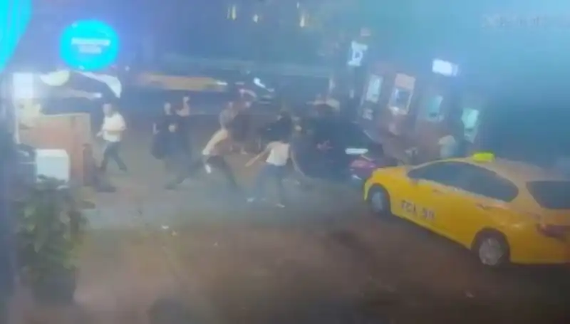 Beyoğlu'nda Laf Atma Kavgası: Sokaklarda Skanadalı Anlar