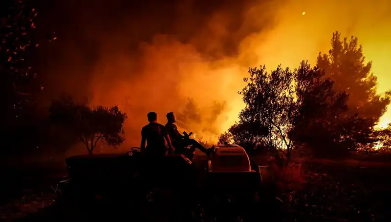 Çanakkale'deki Orman Yangını Hızla Büyüyor: 785 Kişi Tahliye Edildi