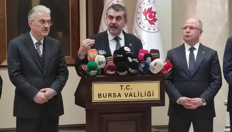 Bakan Tekin, Protestolara Katılan Çalışanları Uyararak Yaptırım İlgili Açıklamalarda Bulundu