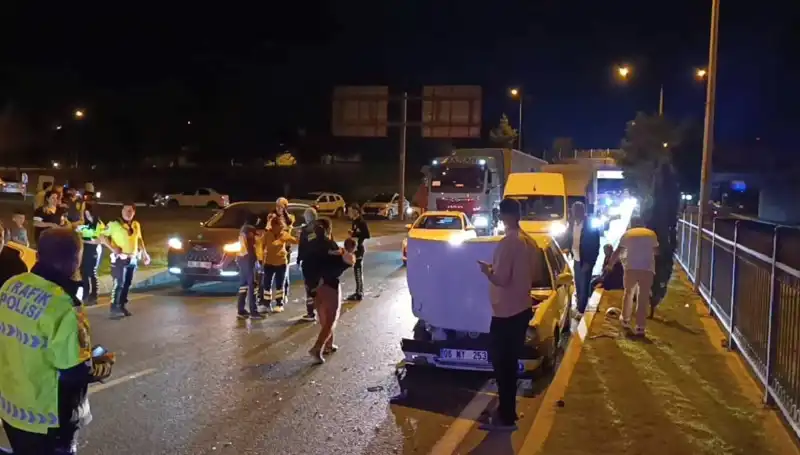 Otoyolda Gerçekleşen Geri Dönüş Kazası: İkisi Çocuk Dört Yaralı