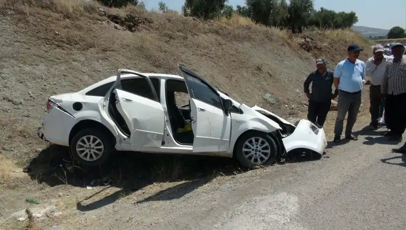 Kilis’te Trafik Kazası: İki Otomobil Çarpıştı, Yaralılar Hastaneye Sevk Edildi