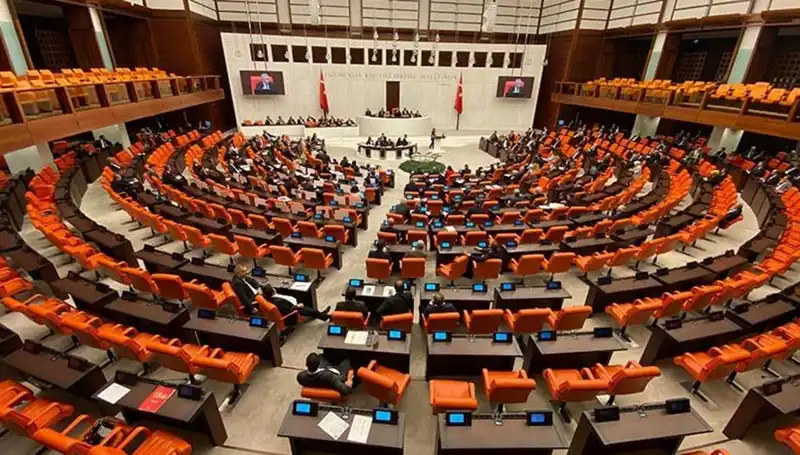 Emekli İkramiyesi 4 Bin TL'ye Çıkacak: TBMM'de İlk Adımlar Atıldı
