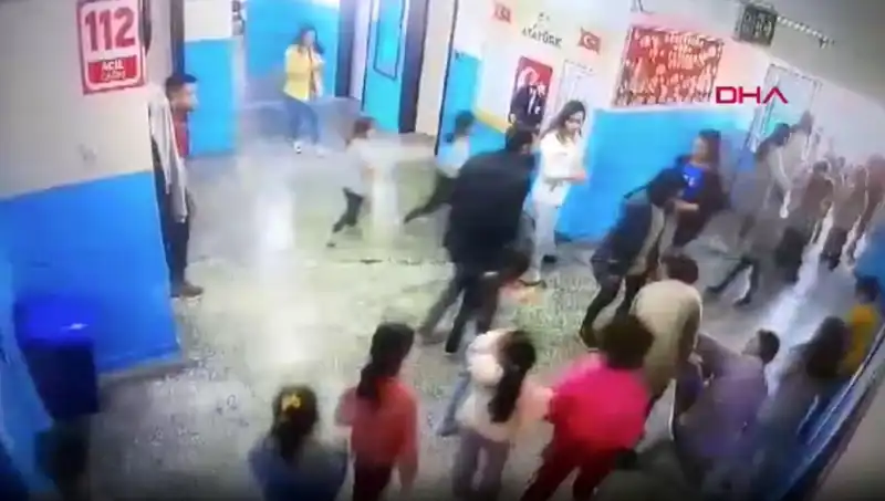 Okulda Bayılan Öğrenciyi, Müdür Yardımcısı Hayata Döndürdü!