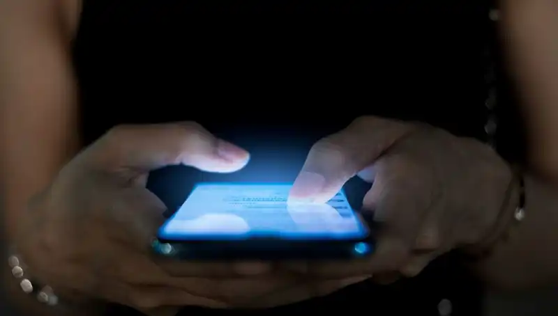 Narsisizmin Gizli Belirtisi: Telefon Alışkanlığının Psikolojik Etkileri