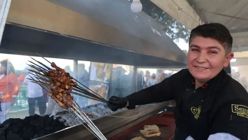 Kozan Karnavalı'nda Ciğer Şöleni: Yarım Ton Lezzet Tüketildi!