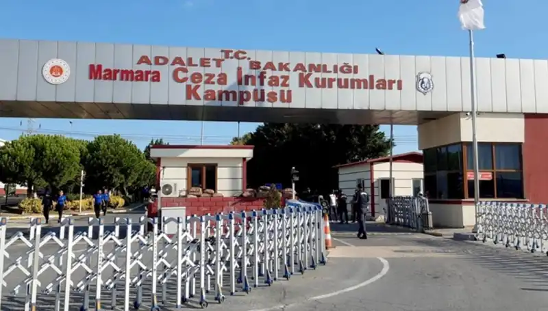 İBB Soruşturmasında Tutuklular Farklı Cezaevlerine Sevk Edildi: Neler Oluyor?
