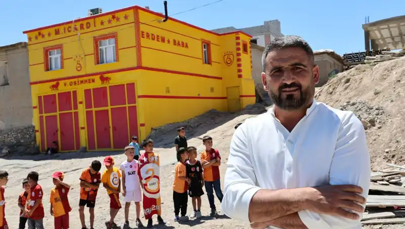 Fanatik Taraftar, Evinin Dış Cephesine Osimhen Yazdırarak Futbol Tutkusunu Gösterdi