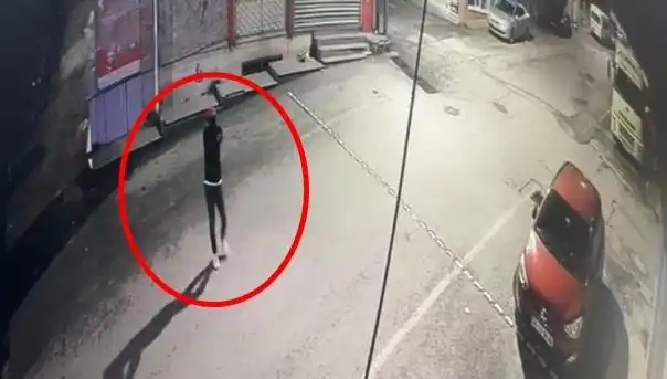 Kıraathaneye Silahlı Saldırı: Üç Kişi Yaralandı, Olay Sonrası Kaçış!
