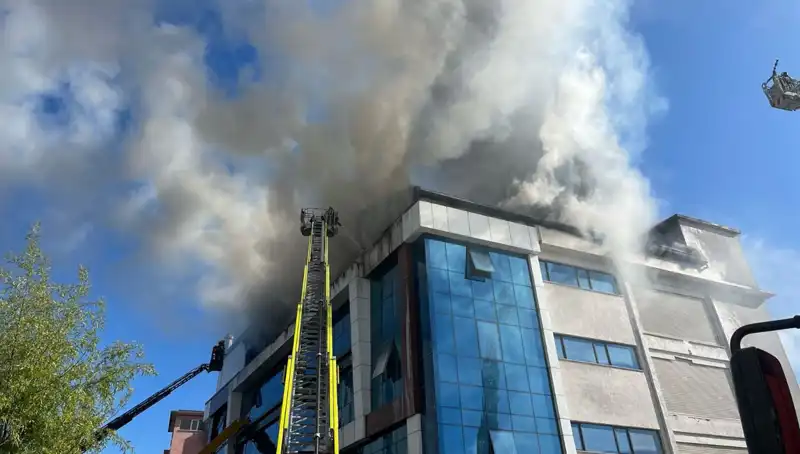 Esenyurt'ta Tekstil Atölyesinde Yangın: Can ve Mal Kaybı Olmadı