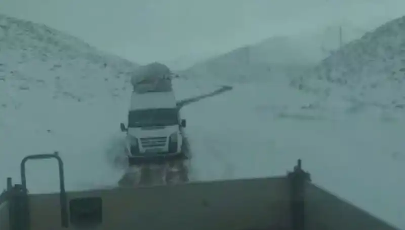 Siirt'te Karda Mahsur Kalan Minibüsteki 13 Kişi Dramı: Kurtarma Operasyonu