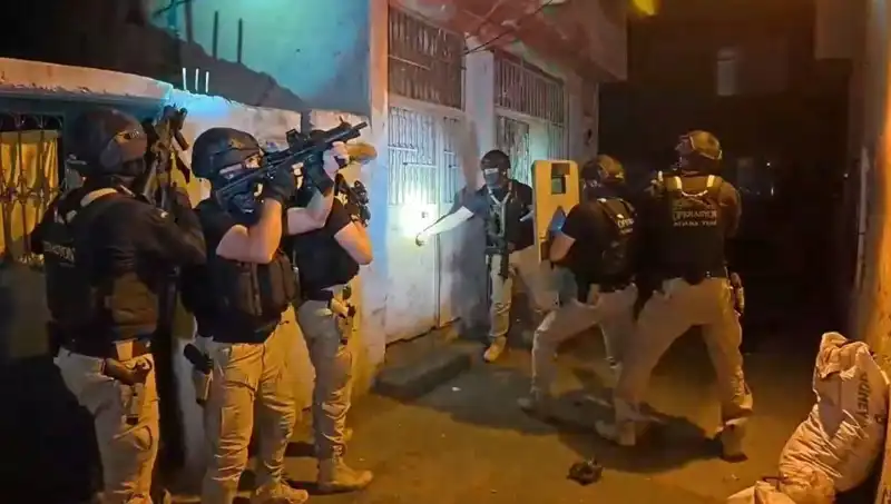 İstanbul'da DAEŞ'e Yönelik Operasyonda 18 Kişi Gözaltına Alındı