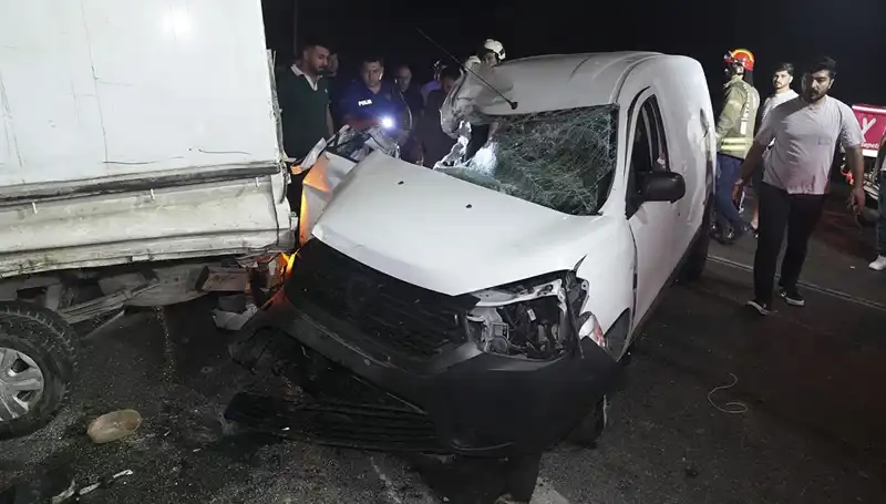 İstanbul'da Alev Alev Yanan Araçta Üç Kişi Yaralandı