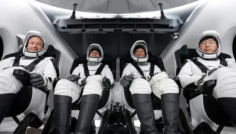 Uzay Yolcuları Homecoming: SpaceX’in Tarihi Görevi Başarıyla Tamamlandı!