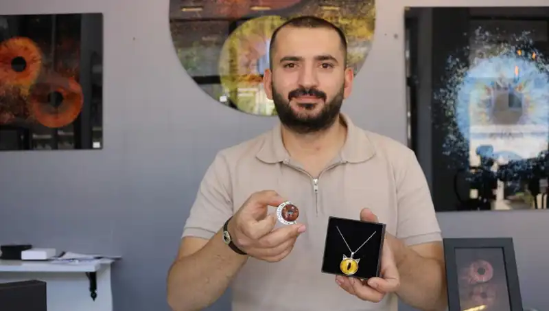İris Fotoğraflarından Sanata: Yeni Nesil Takı ve Tablo Tasarımları