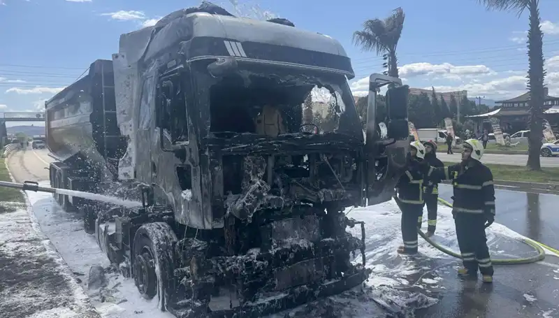 Kum Yüklü TIR'da Korkutan Yangın: Olayın Ayrıntıları Ortaya Çıktı